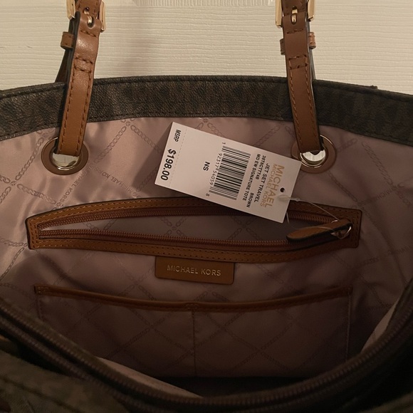 Michael Kors Jet Set Travel bag - Picture 2 of 6